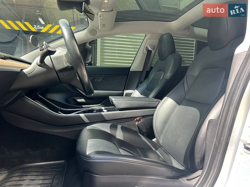 Седан Tesla Model 3 2018 в Киеве