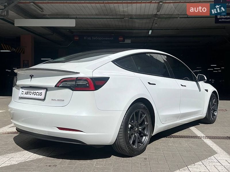 Седан Tesla Model 3 2018 в Киеве