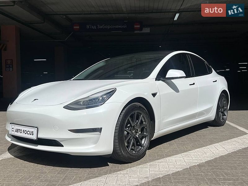 Седан Tesla Model 3 2018 в Киеве