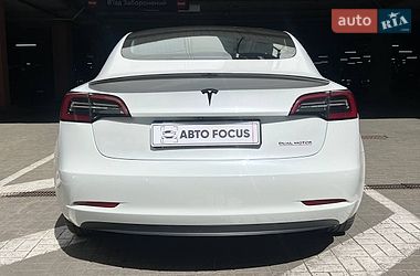 Седан Tesla Model 3 2018 в Киеве