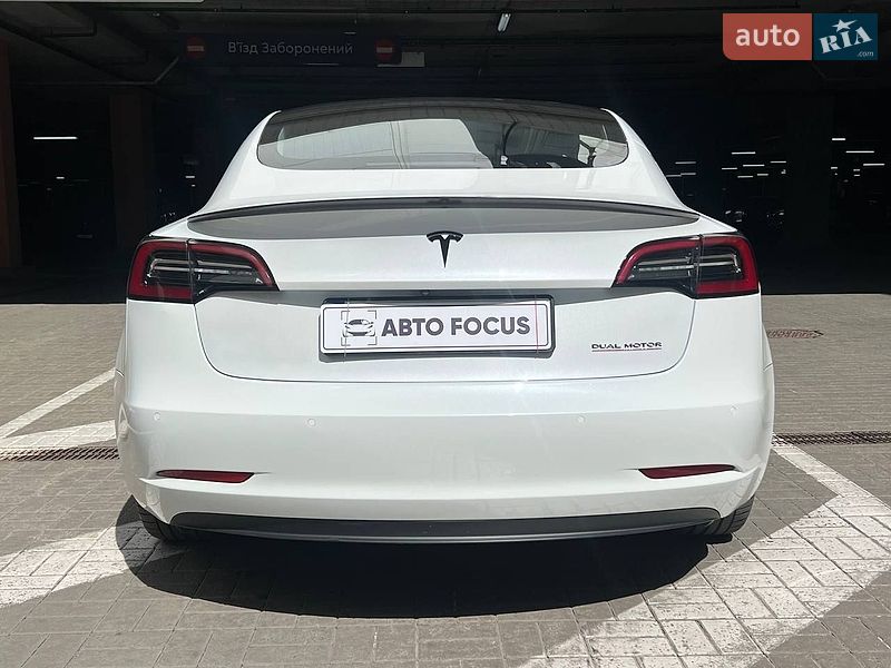 Седан Tesla Model 3 2018 в Киеве
