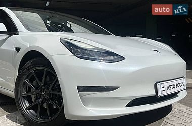 Седан Tesla Model 3 2018 в Киеве