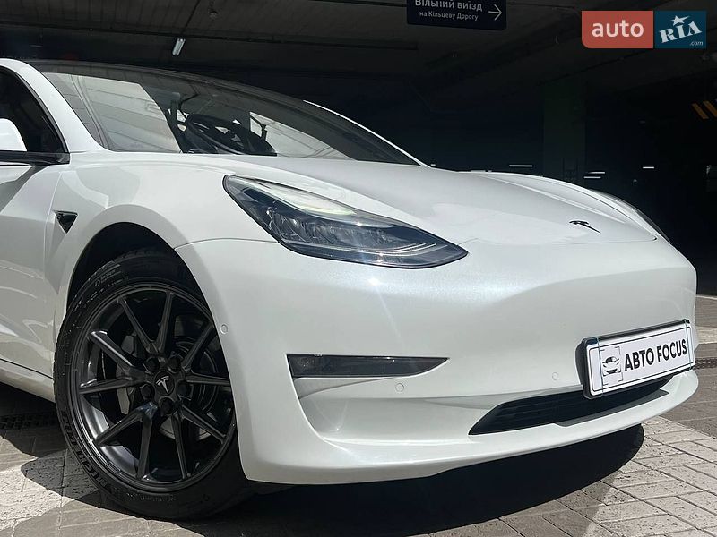 Седан Tesla Model 3 2018 в Киеве