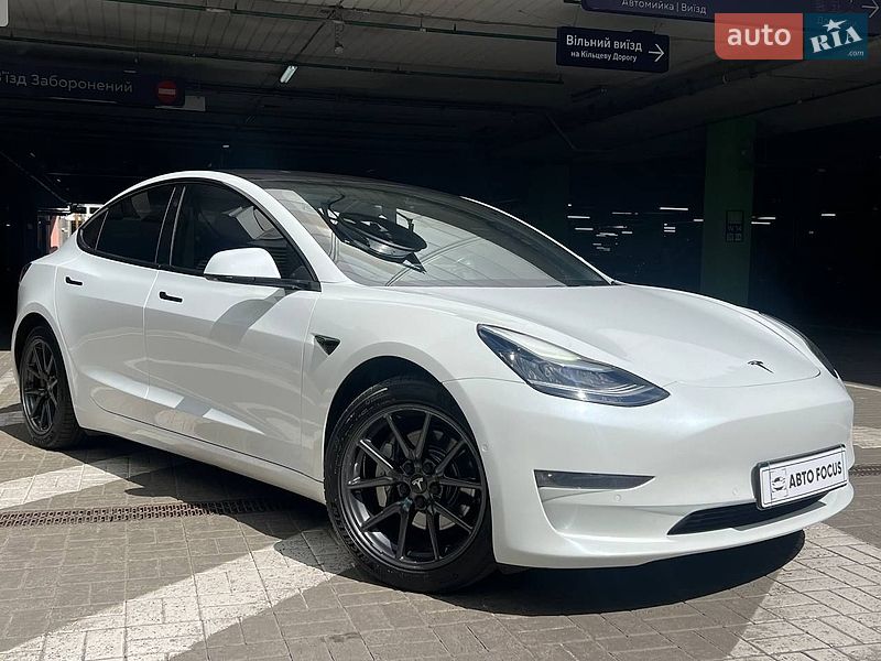 Седан Tesla Model 3 2018 в Киеве