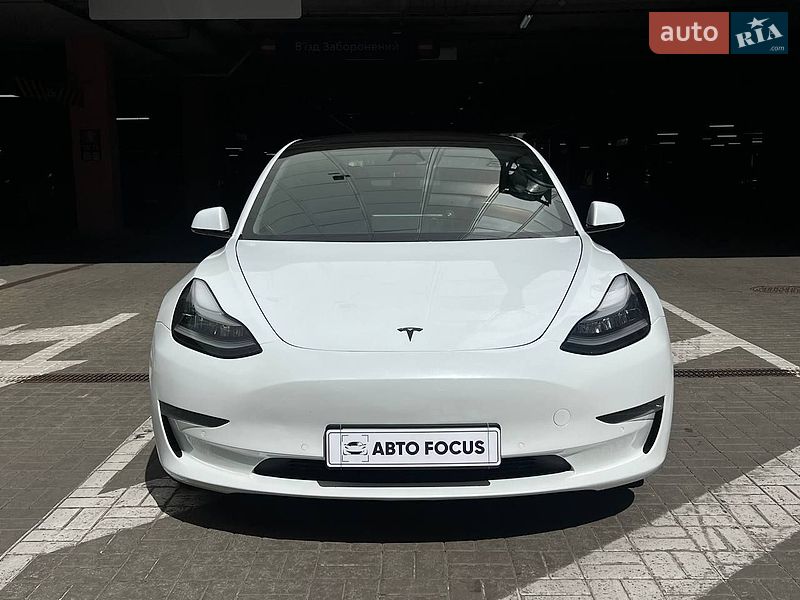 Седан Tesla Model 3 2018 в Киеве