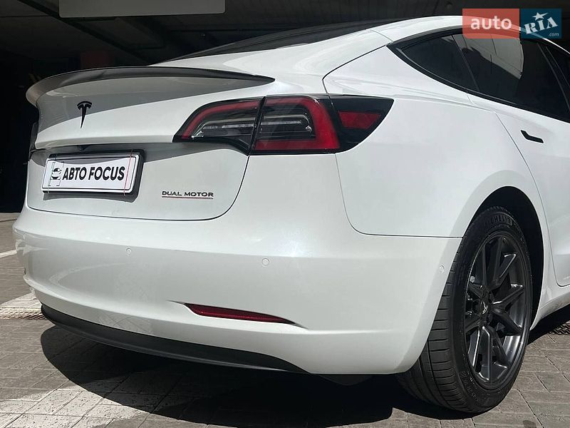 Седан Tesla Model 3 2018 в Киеве