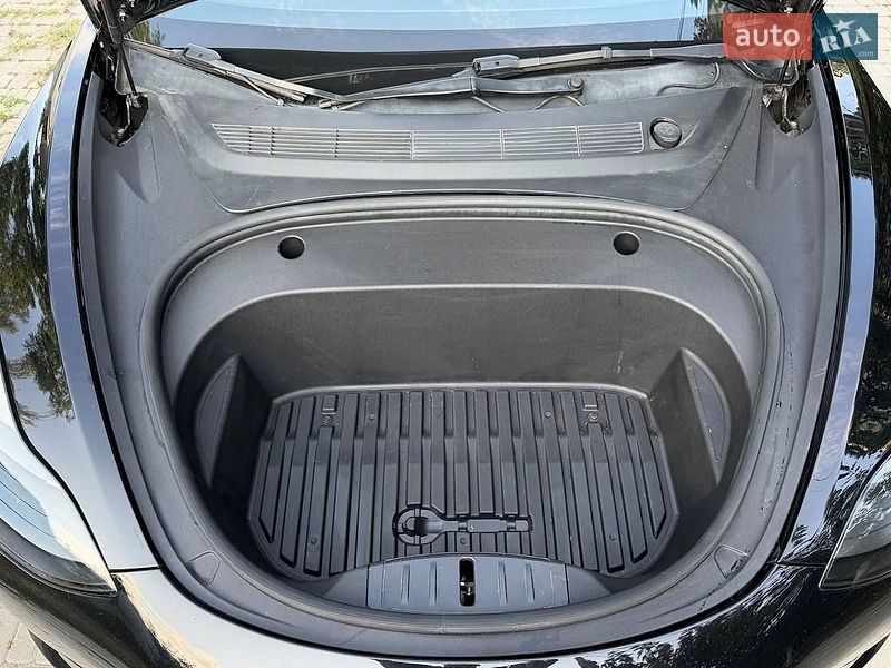 Седан Tesla Model 3 2022 в Одессе