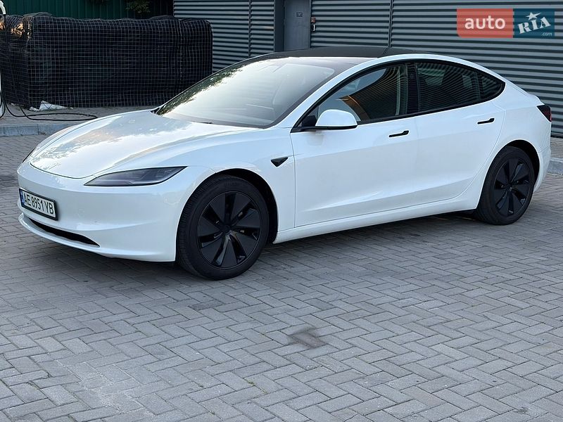 Седан Tesla Model 3 2024 в Дніпрі
