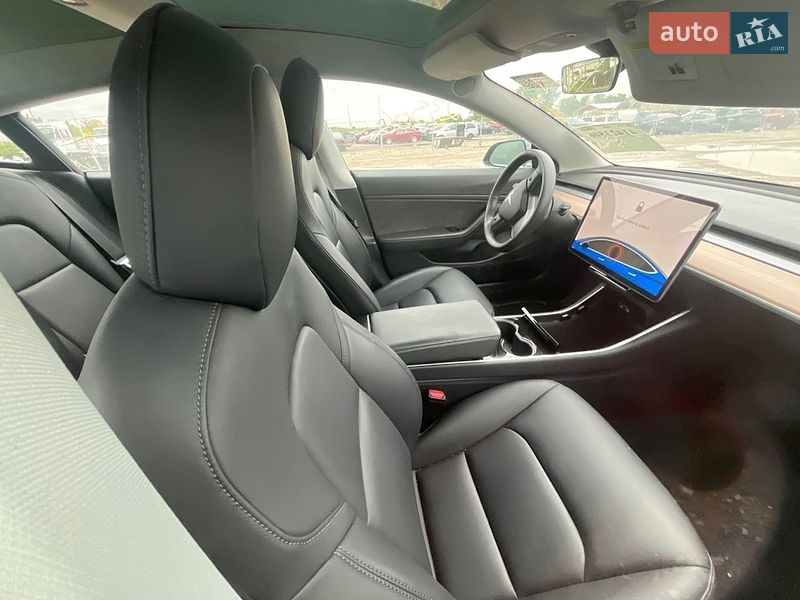 Седан Tesla Model 3 2018 в Тернополе