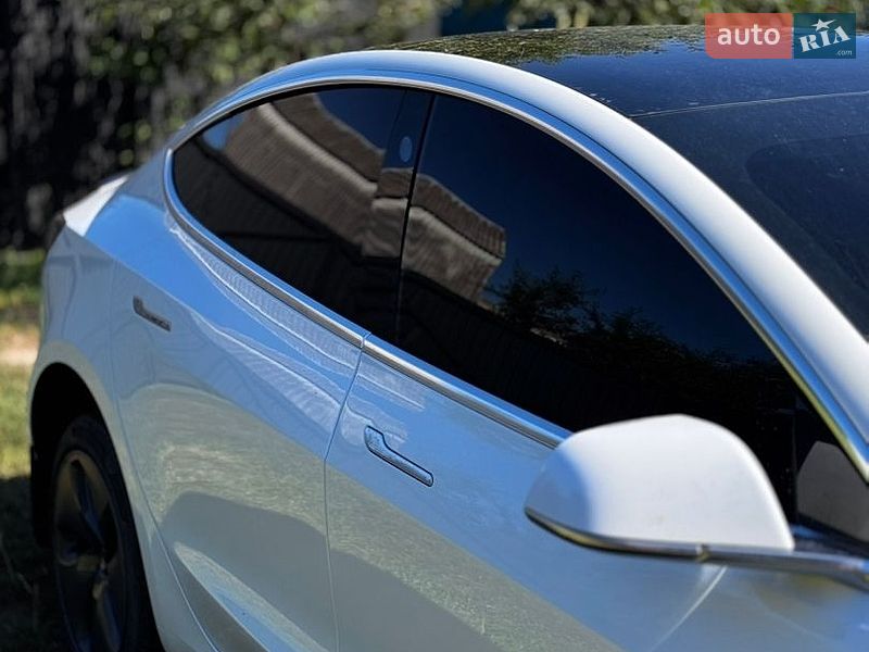 Седан Tesla Model 3 2019 в Виннице