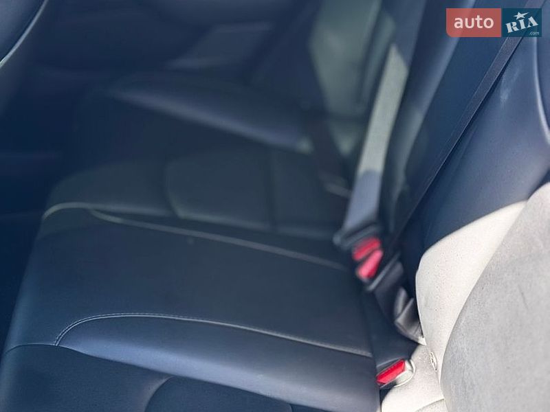 Седан Tesla Model 3 2019 в Виннице