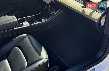 Седан Tesla Model 3 2019 в Виннице