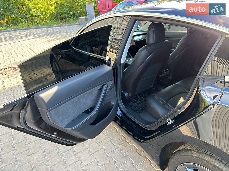 Седан Tesla Model 3 2019 в Вышгороде