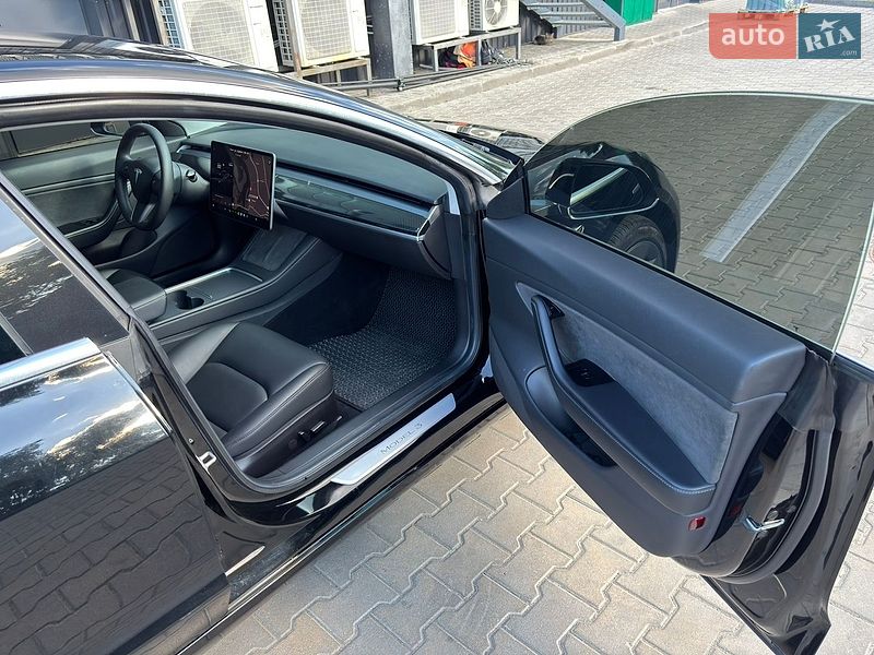 Седан Tesla Model 3 2019 в Вышгороде