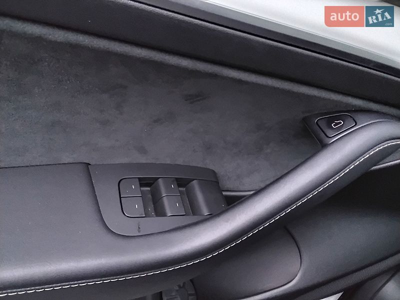 Седан Tesla Model 3 2022 в Виннице