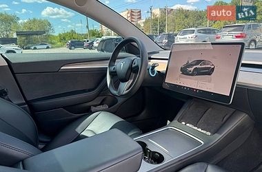 Седан Tesla Model 3 2023 в Чернівцях