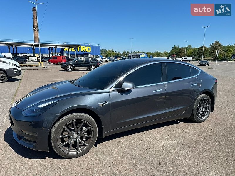 Седан Tesla Model 3 2018 в Львові