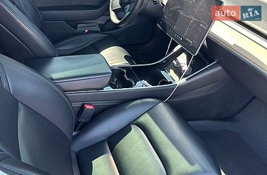 Седан Tesla Model 3 2018 в Львові