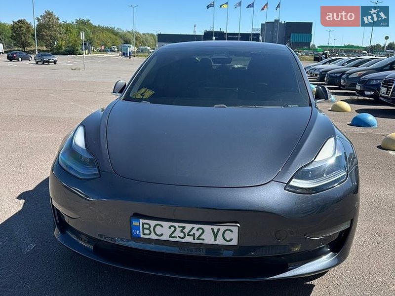 Седан Tesla Model 3 2018 в Львові