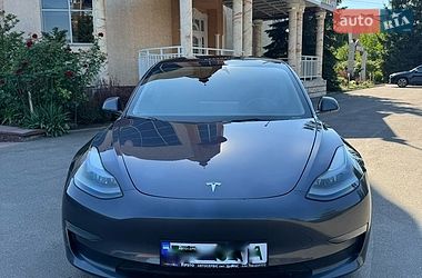 Седан Tesla Model 3 2023 в Тернополе