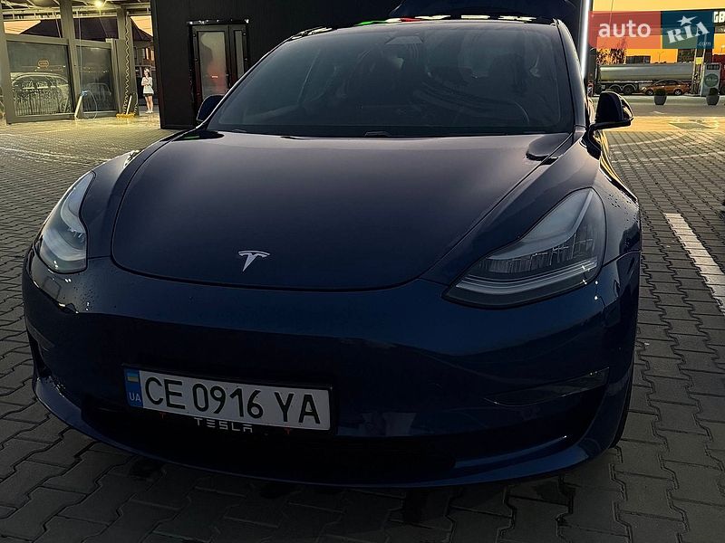 Седан Tesla Model 3 2021 в Черновцах