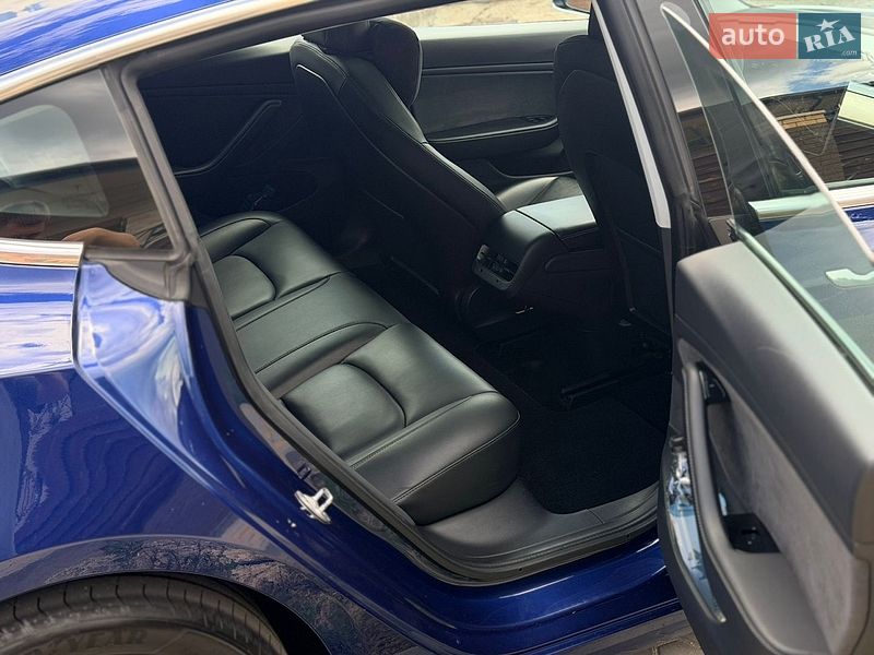 Седан Tesla Model 3 2019 в Киеве