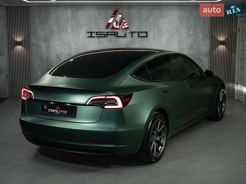Седан Tesla Model 3 2023 в Одессе