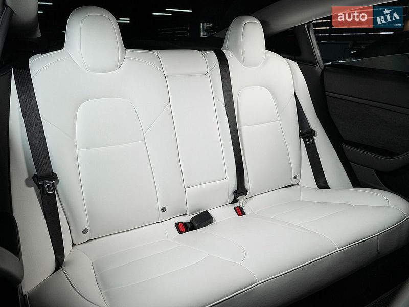 Седан Tesla Model 3 2023 в Одессе