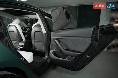 Седан Tesla Model 3 2023 в Одессе