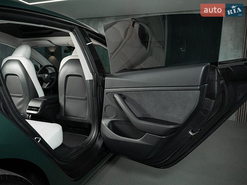 Седан Tesla Model 3 2023 в Одессе