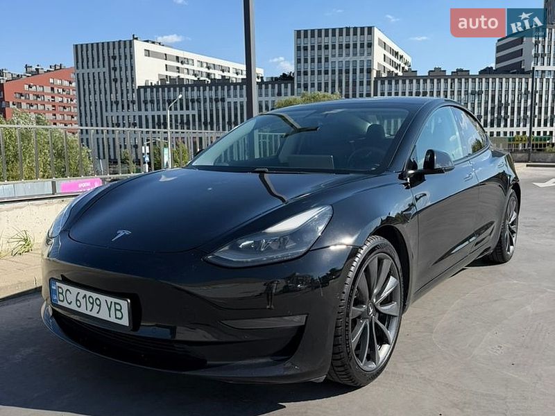 Седан Tesla Model 3 2021 в Львові