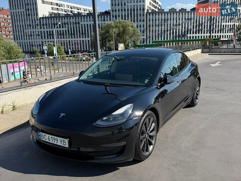 Седан Tesla Model 3 2021 в Львові