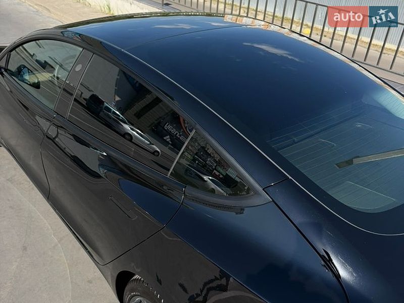 Седан Tesla Model 3 2021 в Львові