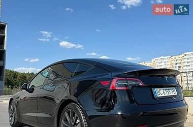Седан Tesla Model 3 2021 в Львове
