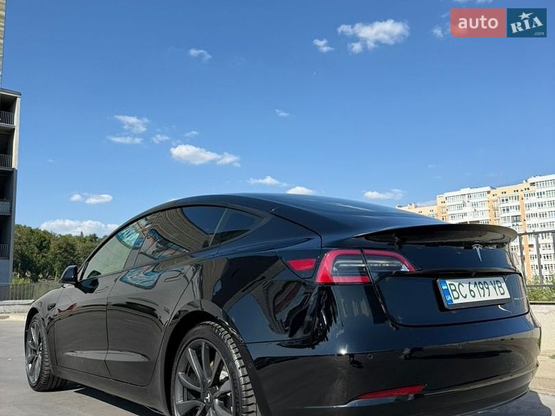 Седан Tesla Model 3 2021 в Львове