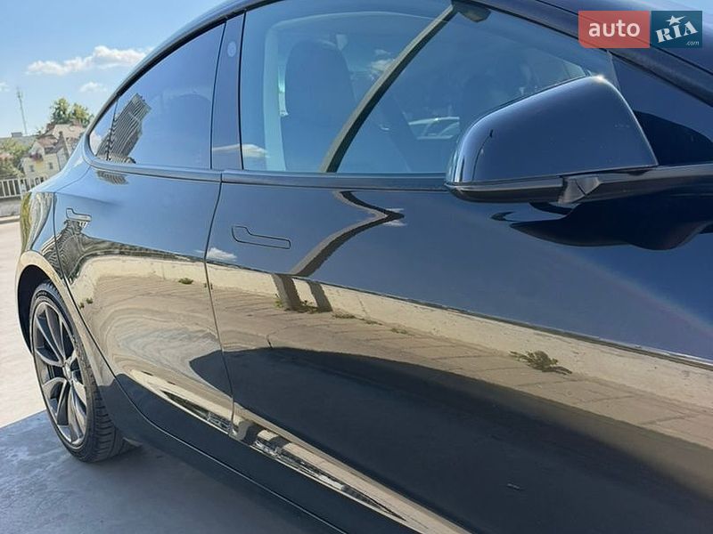 Седан Tesla Model 3 2021 в Львові