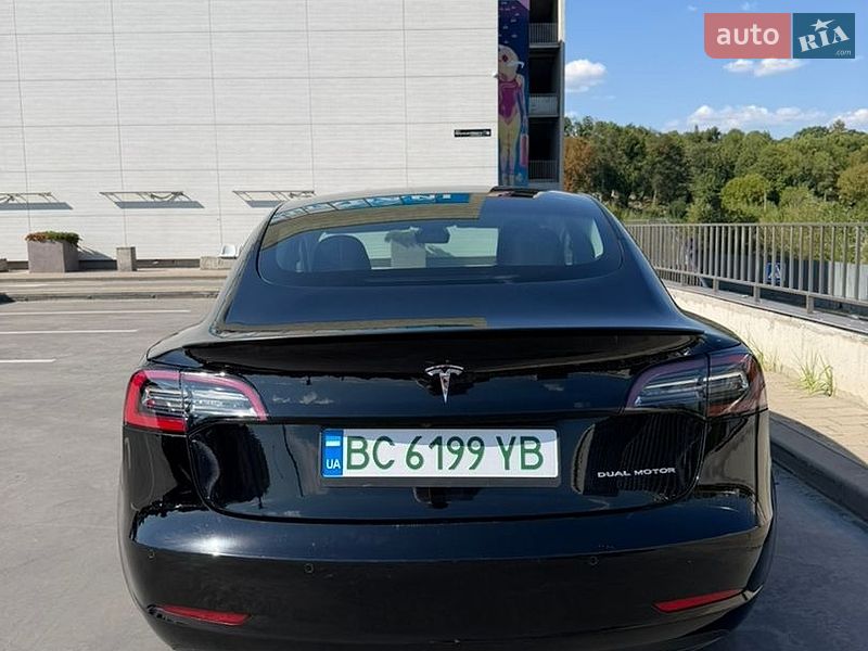 Седан Tesla Model 3 2021 в Львові