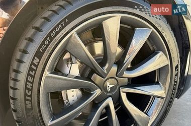 Седан Tesla Model 3 2021 в Львове