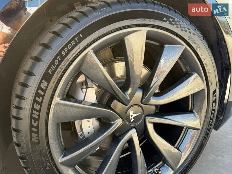 Седан Tesla Model 3 2021 в Львове