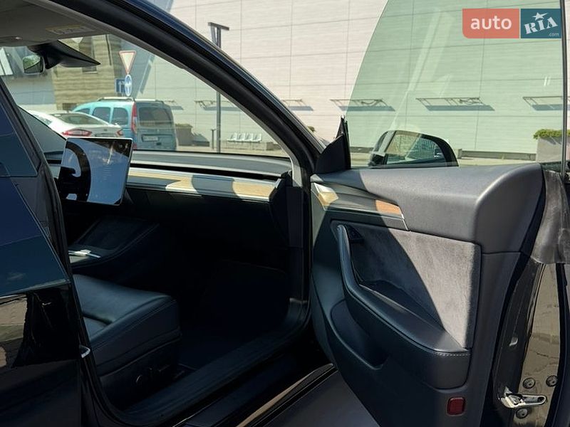 Седан Tesla Model 3 2021 в Львові