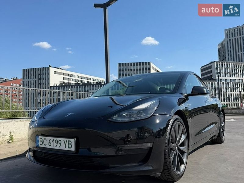 Седан Tesla Model 3 2021 в Львові