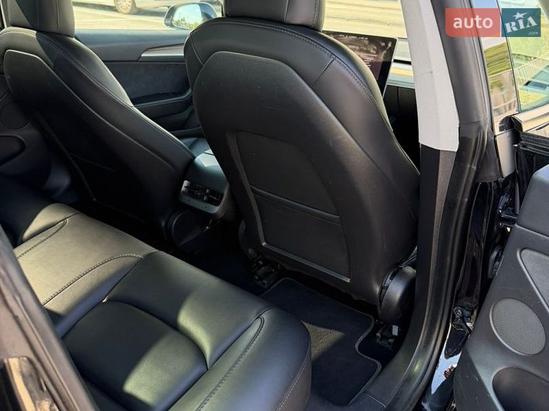 Седан Tesla Model 3 2021 в Львові