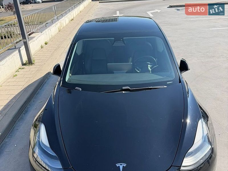 Седан Tesla Model 3 2021 в Львове