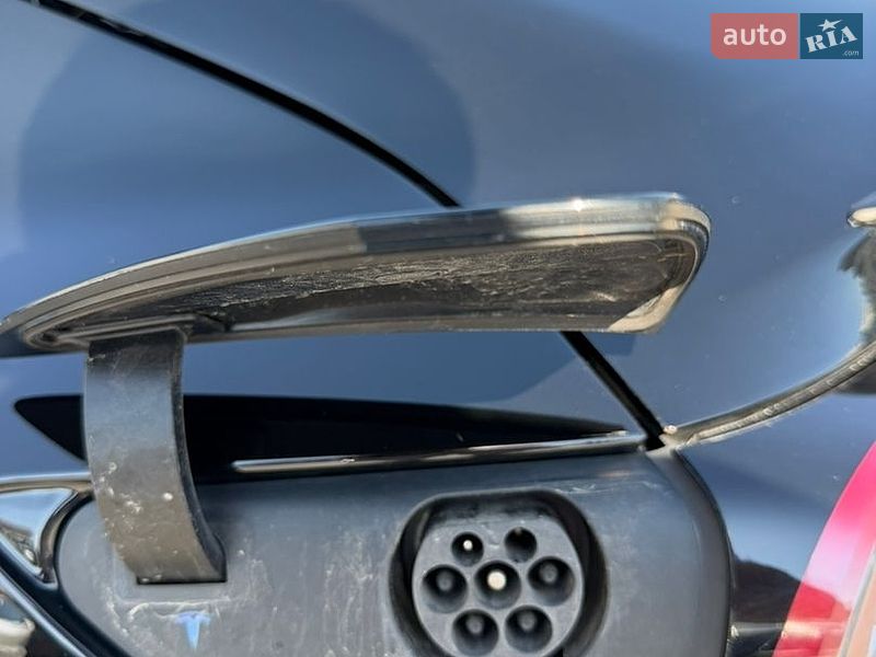 Седан Tesla Model 3 2021 в Львові