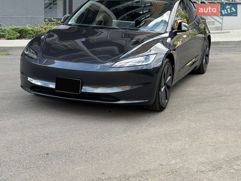 Седан Tesla Model 3 2024 в Фастове