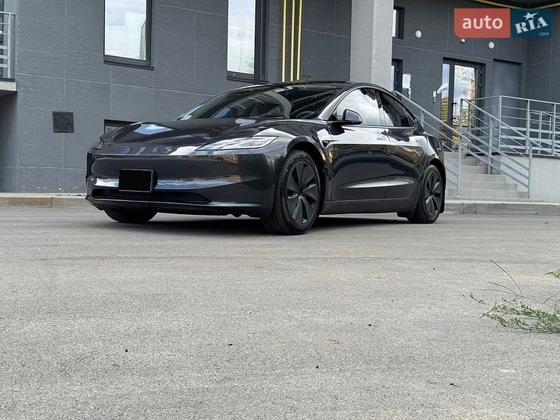 Tesla Model 3 2024