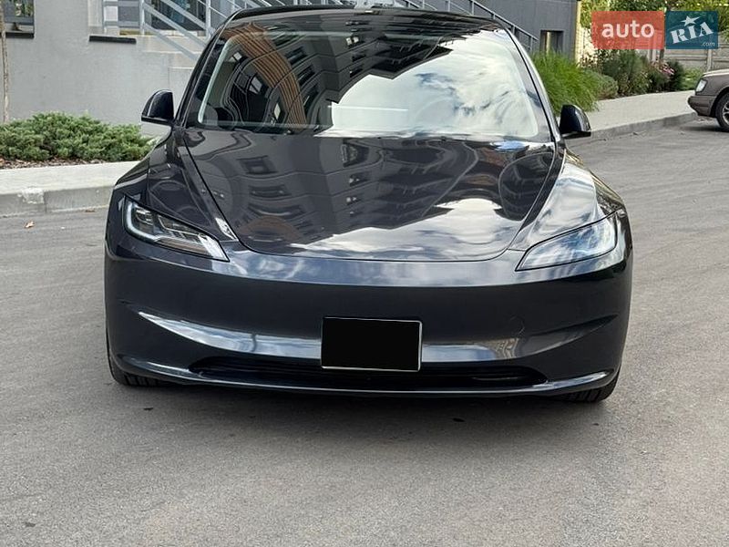 Седан Tesla Model 3 2024 в Фастове