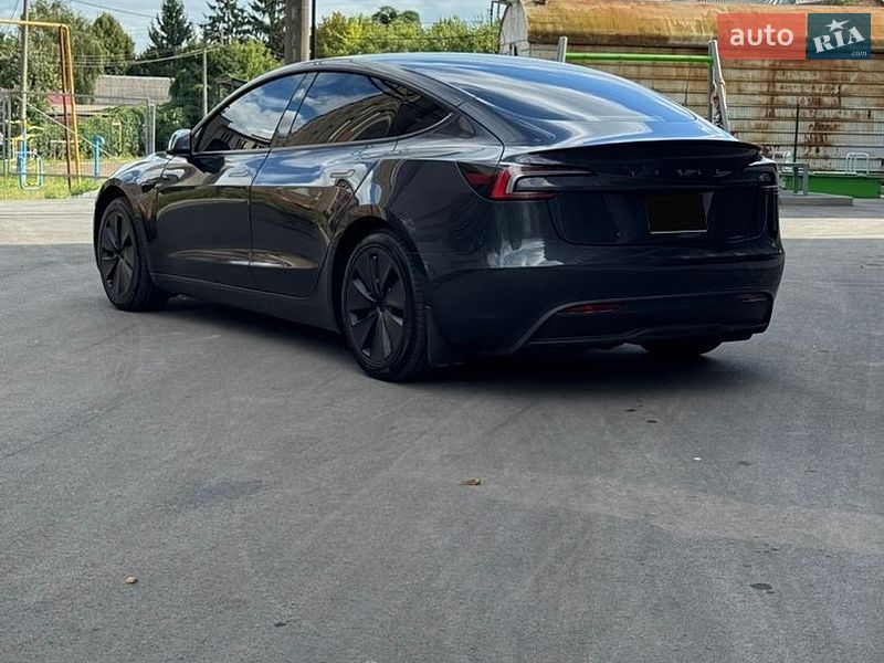 Седан Tesla Model 3 2024 в Фастове