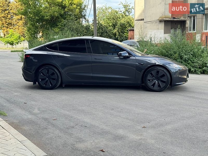 Седан Tesla Model 3 2024 в Фастове