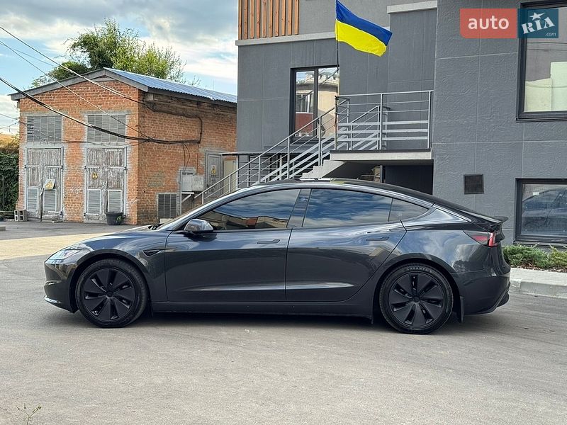 Седан Tesla Model 3 2024 в Фастове